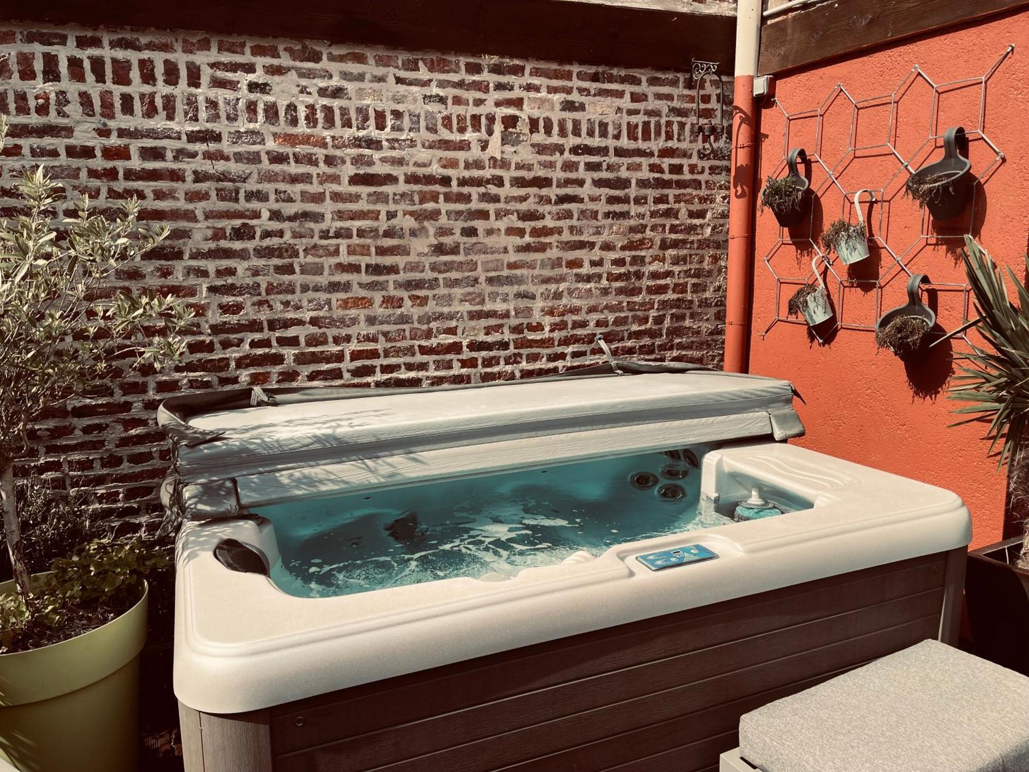 Studio Independant Et Calme Avec Jacuzzi A Lila Exterior foto